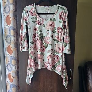 Discreet Pink Floral Tunic Top
